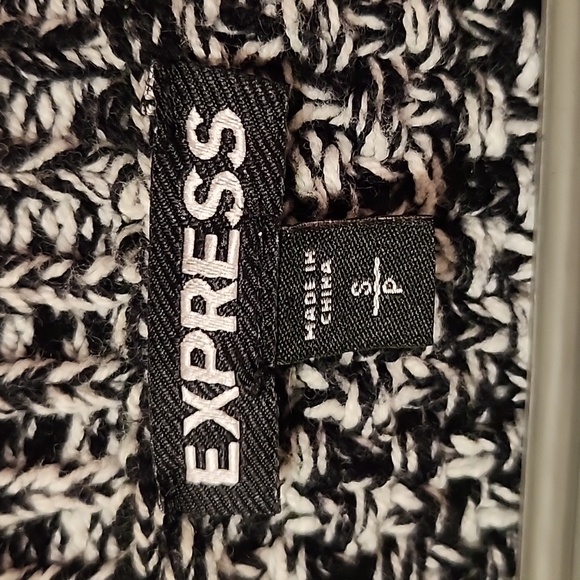 Express Knit Oversized Sweater Sz. S - Picture 4 of 4